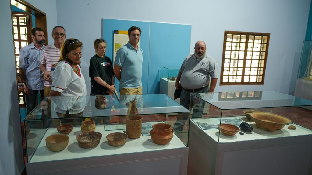Embajador de España, visitan sitios turísticos mayas